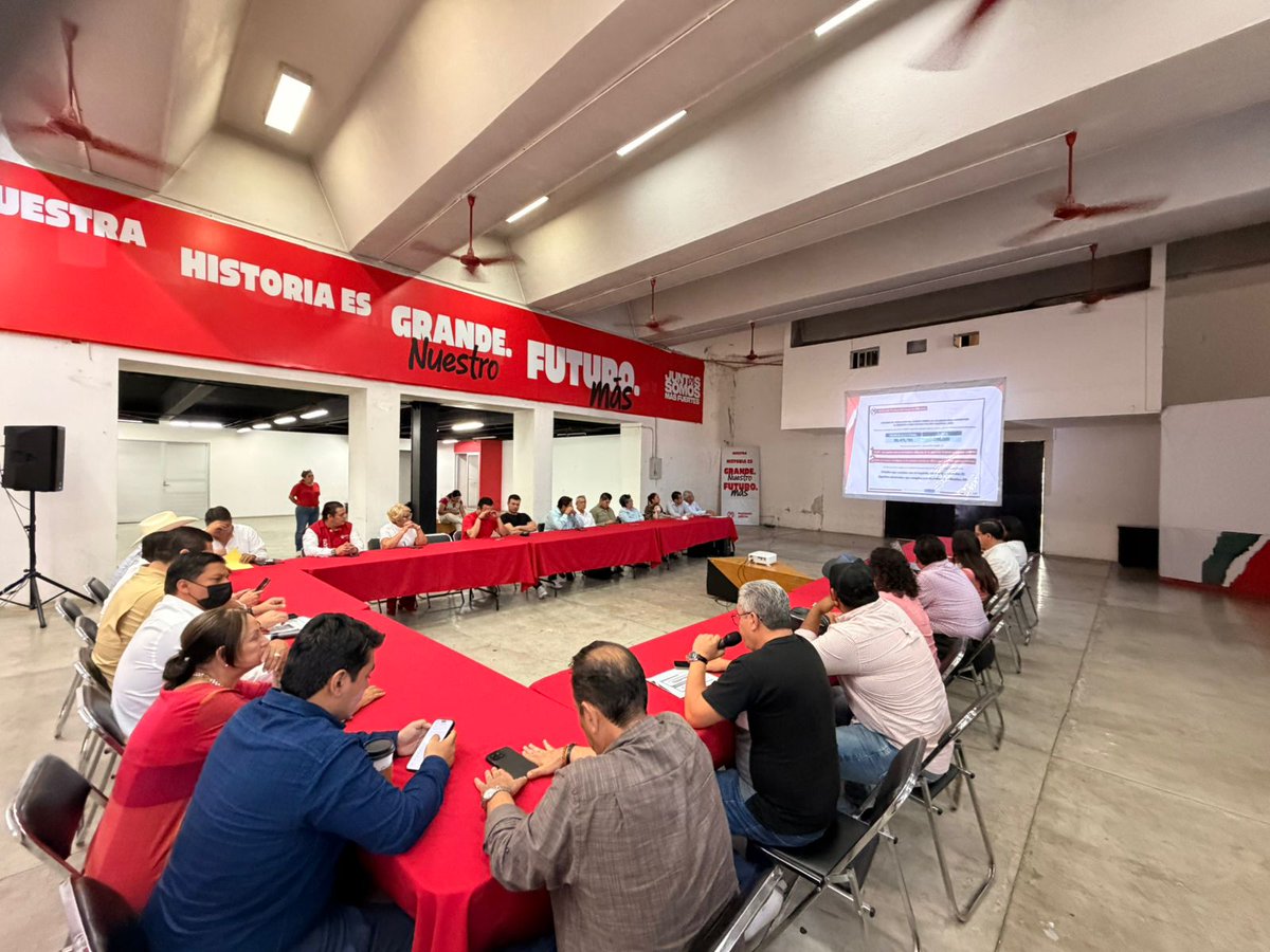 ChiapasPRI's tweet photo. La dirigencia estatal, secretarios, sectores y organizaciones, refrendamos el compromiso trabajar en equipo para fortalecer nuestra presencia en cada municipio de #Chiapas.

Con el liderazgo del Presidente @rubenzuarth, avanzamos con unidad y listos para los retos que vienen. https://t.co/CrPeevbrUo