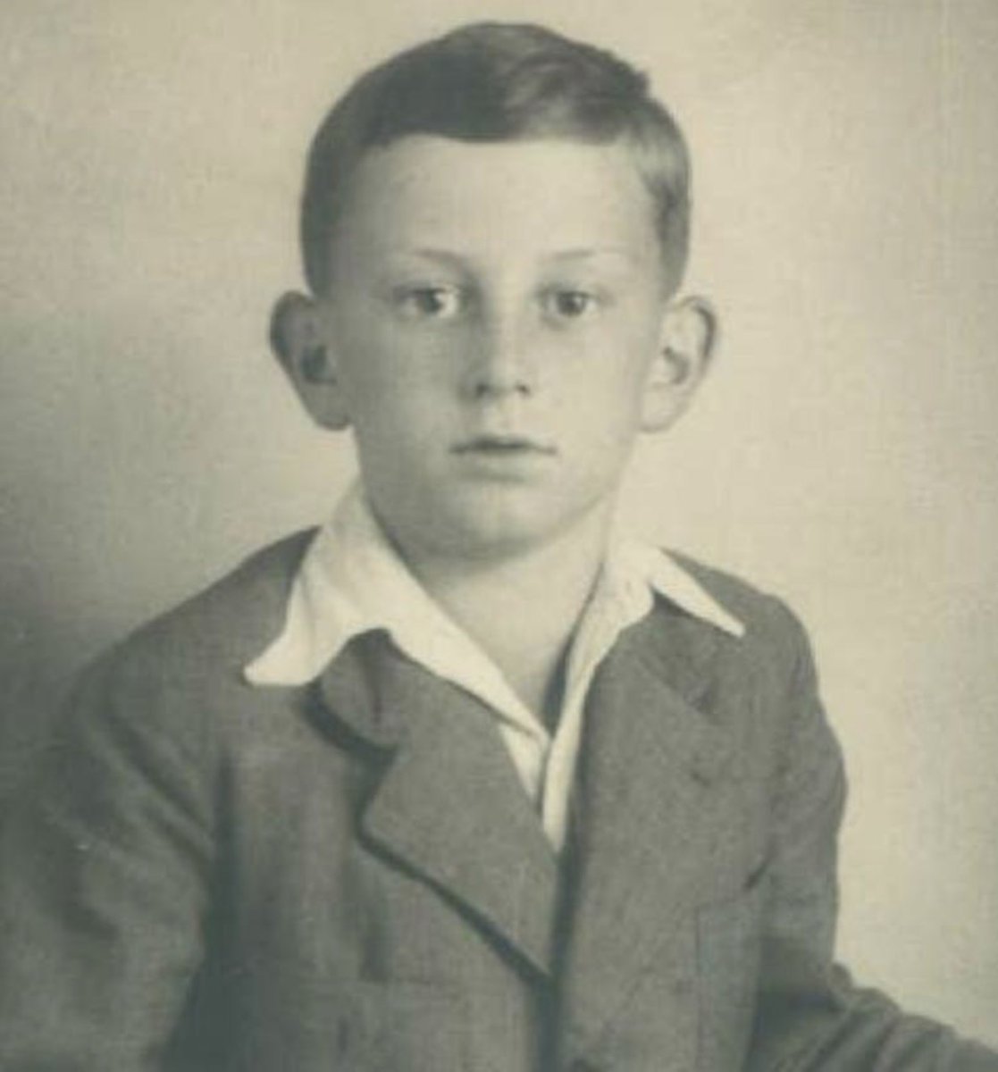 Auschwitz Memorial tweet media