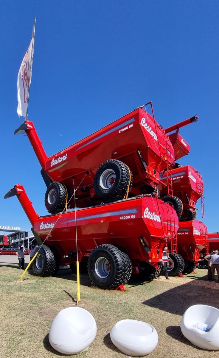 Maravilloso día 1 en @expoagrocom . Esto recién empieza y mañana nos vemos nuevamente en el #Stand300 , en dónde podés ver la #tolva oficial de la muestra en muchas de sus variantes. 

#SomosCestari