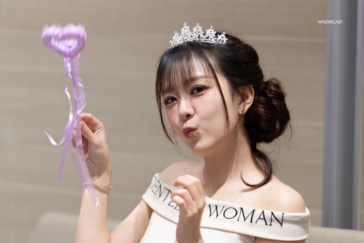 wonderland ◡̈ tweet media