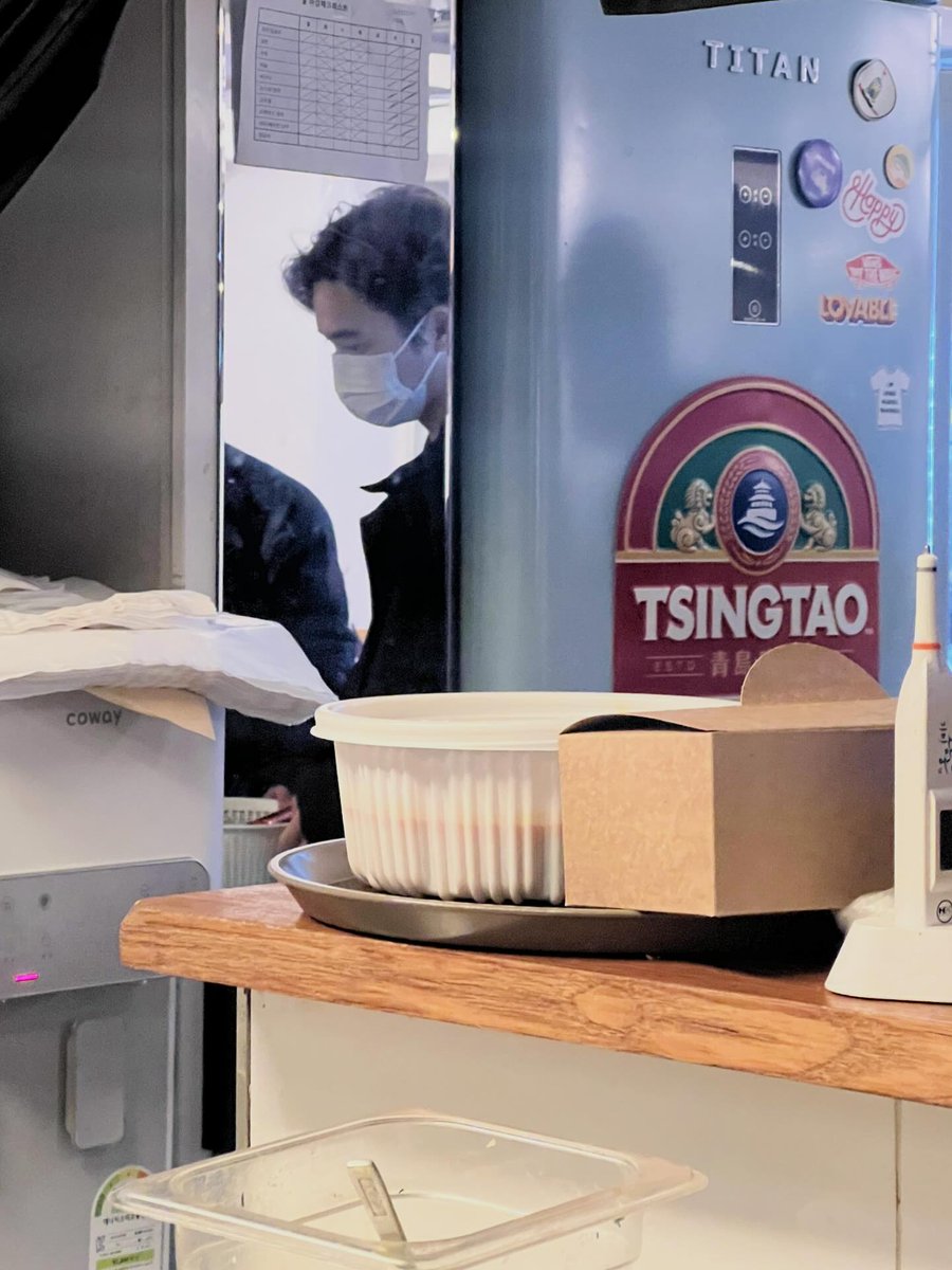 오와..  목격담이라는데 머리 진짜 많이 기르셨다 대체 차기 컨셉이 머길래(개큰기대🥹)

나: 오빠 제발 머리길러주세요 -> 꺄 좋아 -> 어디까지 기르시는거지...?🤔