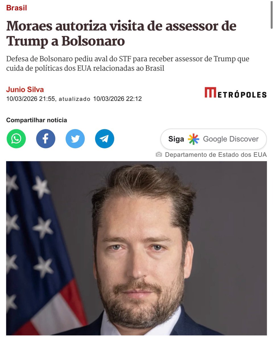 carteiroreaca's tweet photo. Moraes autoriza visita de assessor de Trump a Bolsonaro

O ministro Alexandre de Moraes autorizou que Darren Beattie, assessor sênior do governo Donald Trump para políticas relacionadas ao Brasil, visite o ex-presidente Jair Bolsonaro na prisão. A visita foi marcada para o dia 18 de março, embora a defesa de Bolsonaro tenha solicitado inicialmente os dias 16 ou 17.

A autorização chama atenção porque Beattie já fez críticas duríssimas a Moraes no passado. Em setembro de 2025, ele declarou que o governo Trump se opõe de forma firme ao que chamou de “complexo de perseguição e censura” conduzido pelo ministro contra Bolsonaro e seus apoiadores, mencionando inclusive sanções internacionais baseadas na Lei Magnitsky.

Diante desse cenário, fica evidente que Moraes não teve margem para negar a visita. Impedir o encontro de um representante do governo dos Estados Unidos com um ex-presidente brasileiro preso poderia gerar uma repercussão internacional ainda maior. No fim, o ministro acabou cedendo, um sinal claro de que a pressão externa liderada por Eduardo Bolsonaro começa a pesar.