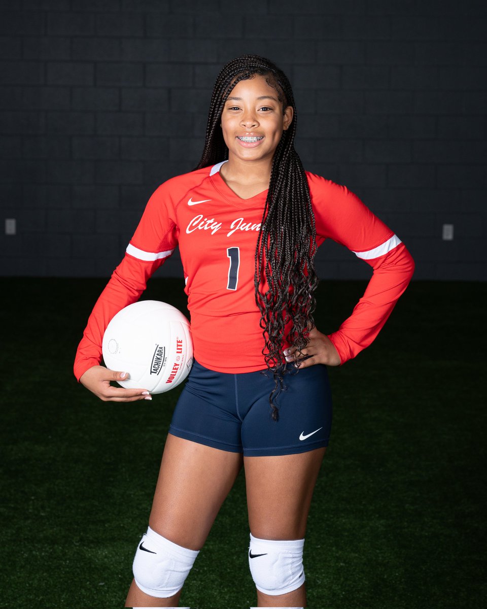 MoNelson0130's tweet photo. Media Day Photos are in! Look at my baby! 😍🏐💪🏾
#Middle Blocker 
#Hitter 
#My one and only https://t.co/DnwNezdBTX
