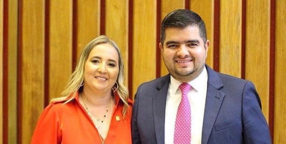 ¡Justicia o impunidad! Exigimos sentencia YA para Julián Bedoya antes de que sus delitos prescriban en julio.
Su ficha, María Eugenia Lopera, señalada de recibir mermelada para las reformas de Petro, no puede seguir blindando este descaro. ¡Basta de jugaditas y corrupción! 🇨🇴