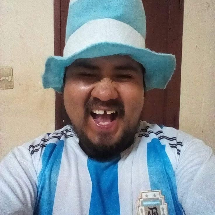 LRGG30's tweet photo. @MilanArg__ “Como me mira el racismo y la xenofobia al ver que regreso Santiago Tomas Giménez” https://t.co/nE4yNwta9y