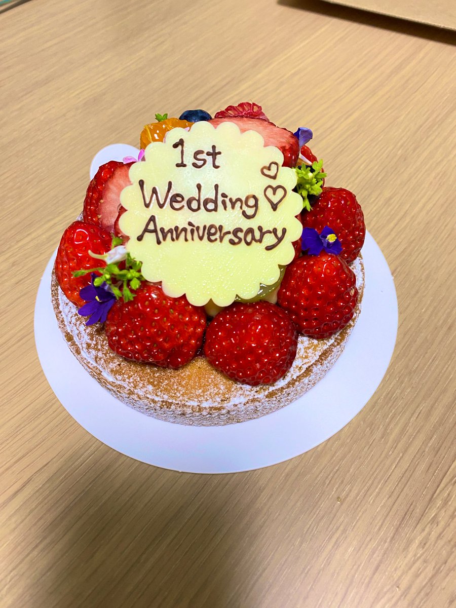 hutayume's tweet photo. 昨日結婚記念日1年目だったー
旦那は仕事だったから息子と旦那へのプレゼント買いに行ったよ！
喜んでくれたからよかった☺️
お寿司頼みすぎておなかいっぱい🍣w https://t.co/sSehcGmhUM
