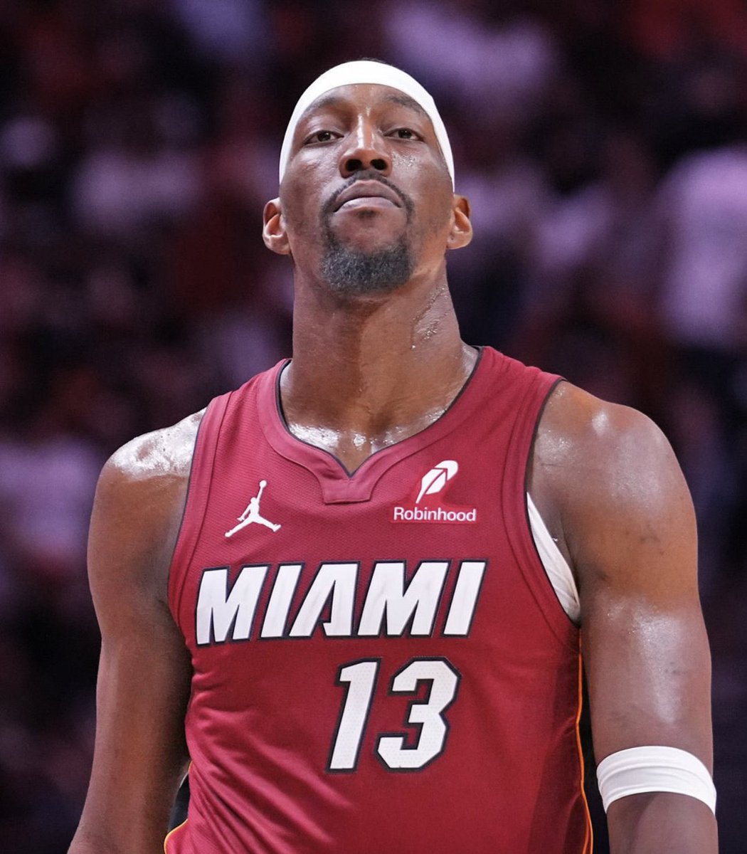 VIMOS A HISTÓRIA.

BAM ADEBAYO VS WASHINGTON WIZARDS:

83 PONTOS
20/43 FG
7 BOLAS DE 3
36/43 FT

A 2° MAIOR PONTUAÇÃO DA HISTÓRIA DA NBA ATRÁS DOS 100 PONTOS DO WILT CHAMBERLAIN.

MEU DEUS DO CÉU