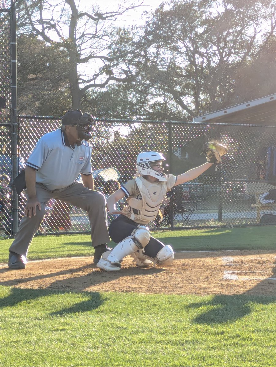 GretchenG2029's tweet photo. Our first JV scrimmage tonight and we took the W! Spent some time behind the plate and at 2nd base. Went 2-4 at the plate with 2 singles, a pop out and a reach on error. Even stole a base! #softball #Juniorvarsity #Stolenbase #hit #classof2029 #GranbyComets @5starzydzikVA https://t.co/S3sQjLU7ig