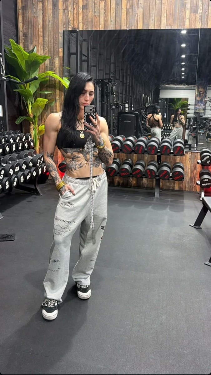 ๐๐ช๐ฏ๐จ ๐ฐ๐ง ๐๐ฆ๐ณ๐ณ๐ฐ๐ณ๐ด- tweet media