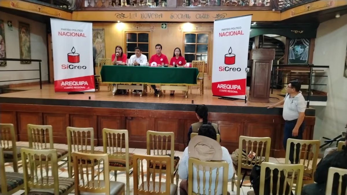 Gracias, Montoya.
Carlos Espá hizo mitin en Arequipa… pero el público nunca llegó.
QED 🕊️