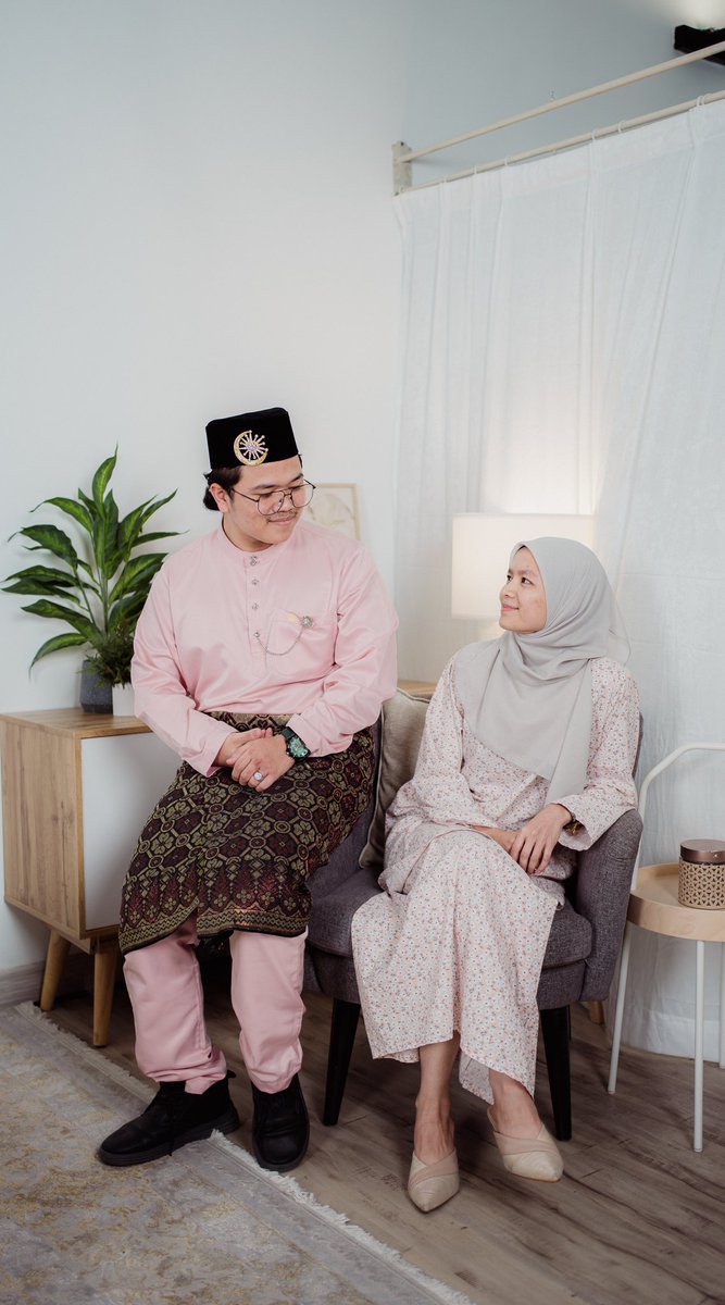 Abadikan Hari Raya korang bersama pasangan dengan photoshoot yang proper 📸.

Book slot Raya sekarang, klik link letsjomstudios.com untuk membuat tempahan.

#LetsJomStudios #Raya2026 #FamilyShoot #StudioPhotoshoot #Selangor