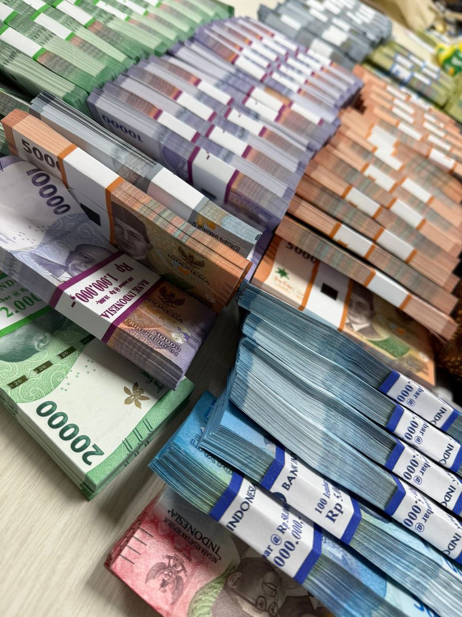 Kenapa bau duit baru enak bgt , ahhhh 😭