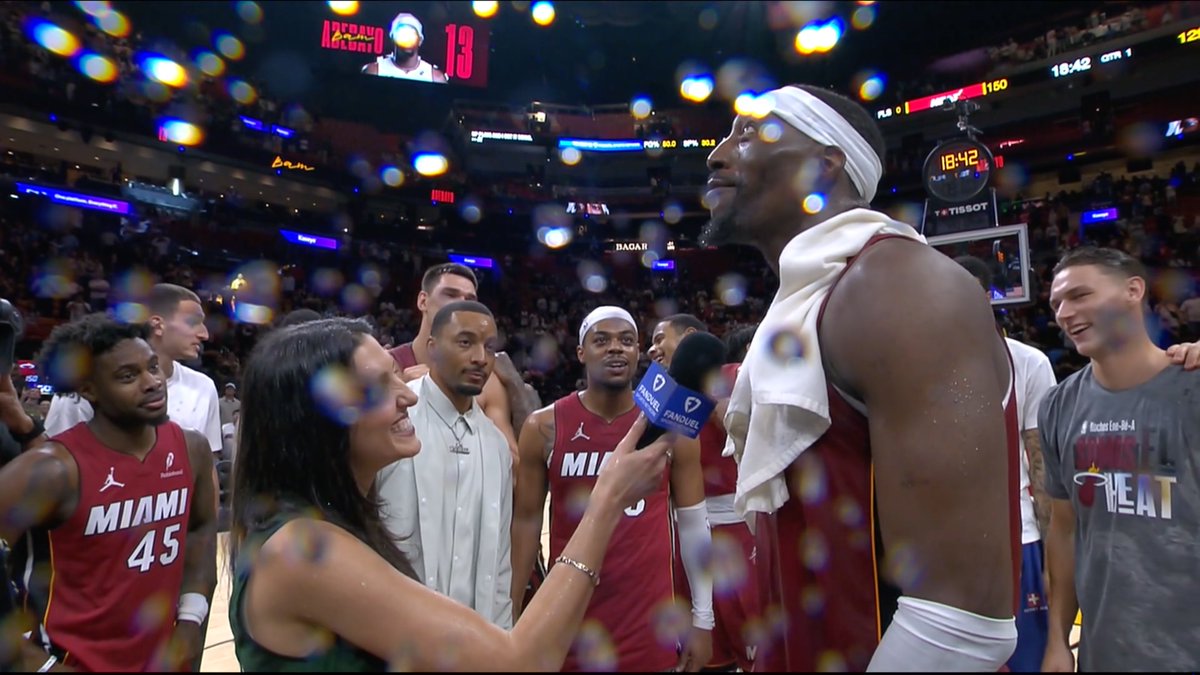 JacobPacheco6's tweet image. Norman Powell jumping in and highjacking the interview to ask Bam Adebayo how it feels to be alongside names like Wilt Chamberlain and Kobe Bryant in the history books with tonight's 83-points!

With Bam’s mom in attendance too. What a magical, historic night.

#MiamiHeat🔥