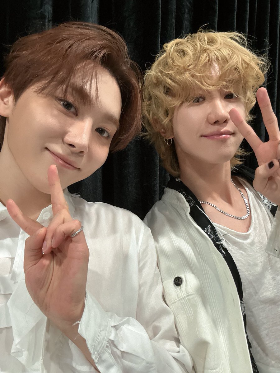 헝ㅠㅠ 나 이거 이제 봤는데, 명호.. 데뷔초 느낌난다!!
아가같아,,😍 약간 어린왕자같기도!!🫶🏻