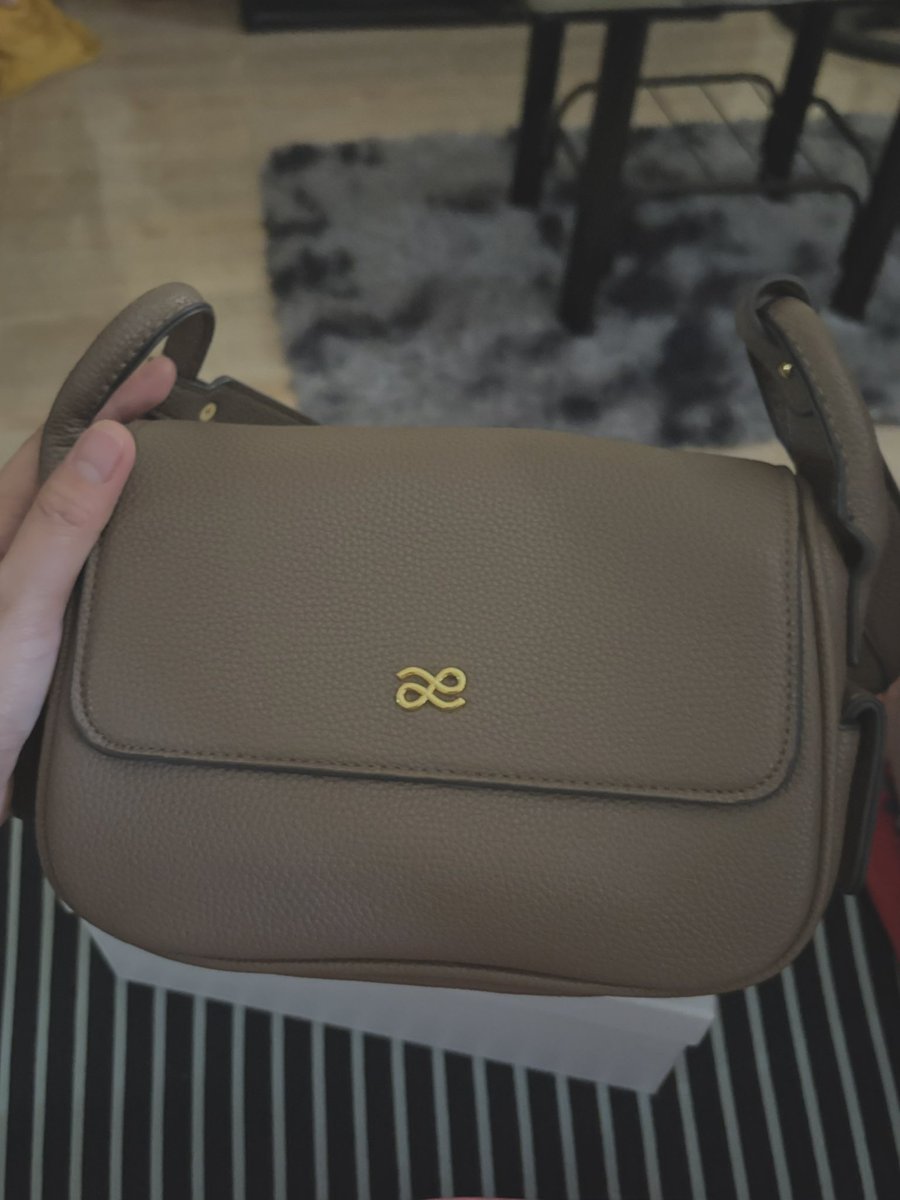 grc_mlbn's tweet photo. been eyeing this bag for so long. 🥺🤎
#houseoflittlebunny https://t.co/I4TB9CzWi4