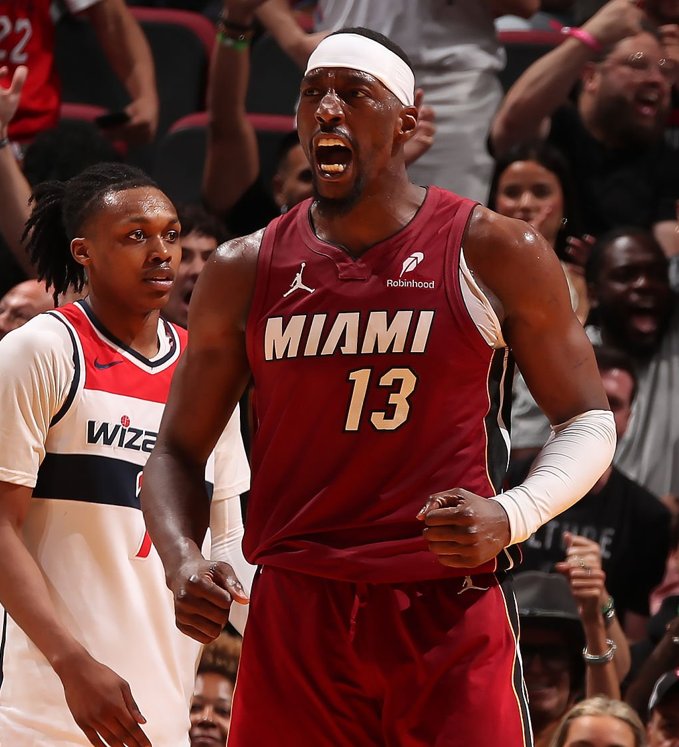 ArobaseGiovanny's tweet photo. BAM ADEBAYO 83 POINTS J'ARRIVE PAS À Y CROIRE C'EST UNE FOLIE https://t.co/vhqJeqUen8