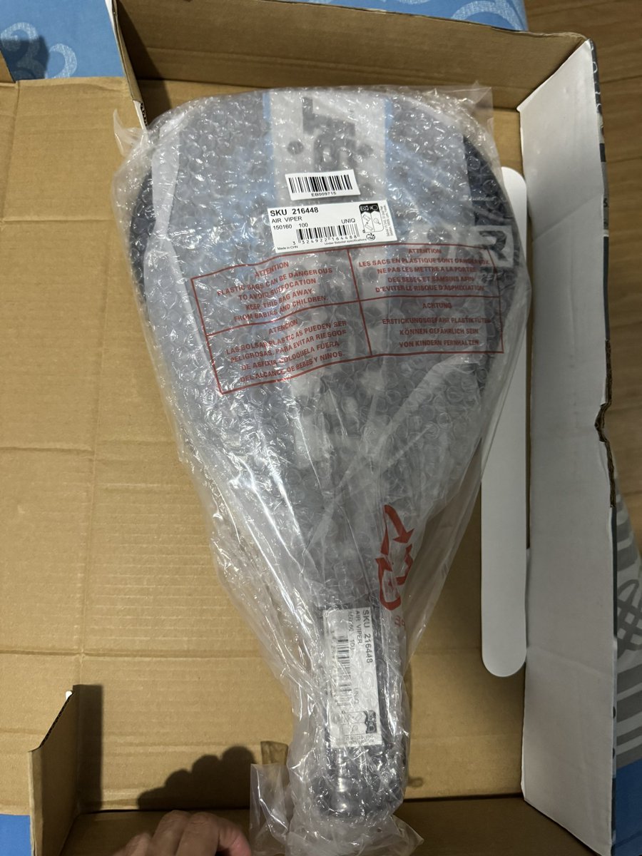 Awrafie's tweet photo. WTS!

Babolat Air Viper 2025

- Weight: 355g (±10g)
- ⁠Head Shape: Teardrop 
- ⁠Balance: Medium
- ⁠Surface: 16K Carbon Fiber
- ⁠Core: X-EVA (multi-layer foam)
- ⁠Frame: Carbon
- ⁠Thickness: 38mm

BNIB:  Harga 3.5 nego sampe jadi

Minat dm
#padel #raketpadel https://t.co/KfhvJZF1rg