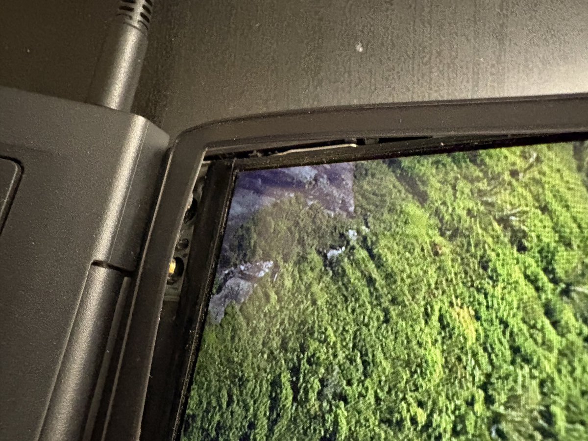 KTPBE's tweet photo. @Costco @Dell , I can’t believe Dell made a laptop which is so substandard and Costco letting them sell it at their outlets. https://t.co/Q3Ytg34cwR