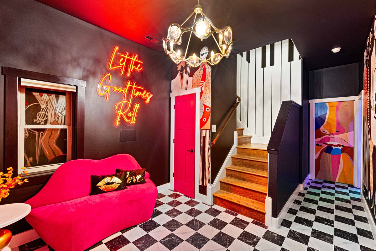 Zillow Gone Wild 🏡 tweet media