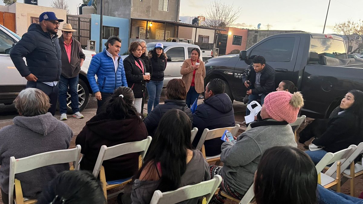 En Nogales, Sonora también se quiere un cambio y lo estamos construyendo desde la calle.

Hoy en compañía de nuestro dirigente en ese municipio Rubén García Sedillo, nuestr@s regidores <a href="/LETICIAAMPARANO/">Leticia Amparano</a> y el Masto Alejandro Villaseñor, recorrimos sus colonias escuchando de frente