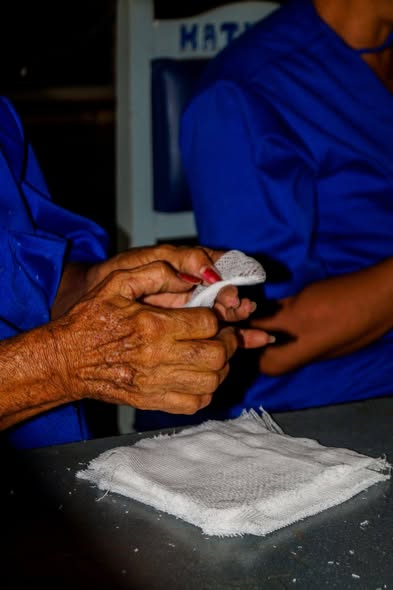 CMKXDigital's tweet photo. La primera secretaria del Partido en Granma @YudelkisOrtisB visitó hoy la Fábrica de Almohadillas Sanitara #Mathisa de la ciudad de #Bayamo.
#ProvinciaGranma
#Cuba
Fuente | @YudelkisOrtisB https://t.co/FMSYCgXife