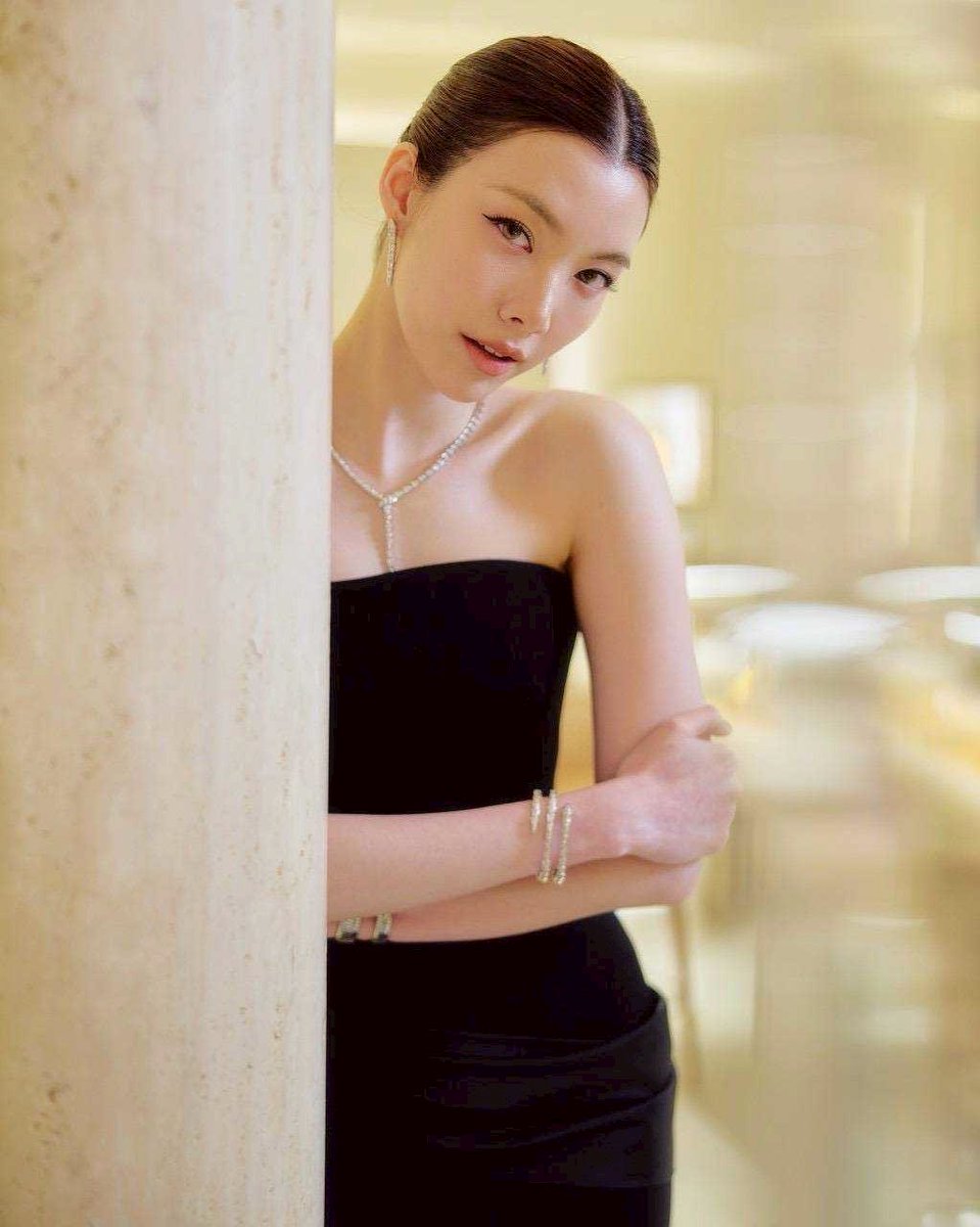 Siam_Paragon's tweet photo. บุลการี (@Bulgariofficial) จัดงานเปิดตัว ออม-กรณ์นภัส (@ormmormm) ในฐานะ Friend of the House, บุลการี ประเทศไทยอย่างเป็นทางการ ณ บูติกสยามพารากอน พร้อมเผยโฉมผลงานใหม่ล่าสุดจากคอลเลกชัน Serpenti Viper อันสะท้อนเอกลักษณ์อันโดดเด่น น่าหลงใหล และร่วมสมัยของเมซง    

สัมผัสเสน่ห์ของผลงานจาก BVLGARI ได้แล้ววันนี้ที่บูติก BVLGARI ชั้น M และชั้น 1 สยามพารากอน 

#Bvlgari #BvlgariThailand 
#OrmFriendofBvlgari #OrmKornnaphat #SiamParagon