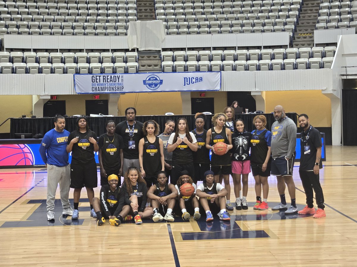 MonroeExpress's tweet photo. Day 2 of Texas was special. @muexpresswbb is having a great experience!

#ExpressFamily https://t.co/7PBqrpn6Pt