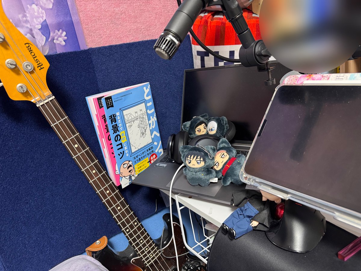 sakuraudon's tweet photo. ベッドの端っこでVRChatしながら絵か文字書いてるおば。
マイクラのぬいぐるみ詰めて話し声消音してる…
防音パネル部屋全面に敷き詰めたい(資金欲しい https://t.co/DQtXQOF0Pe