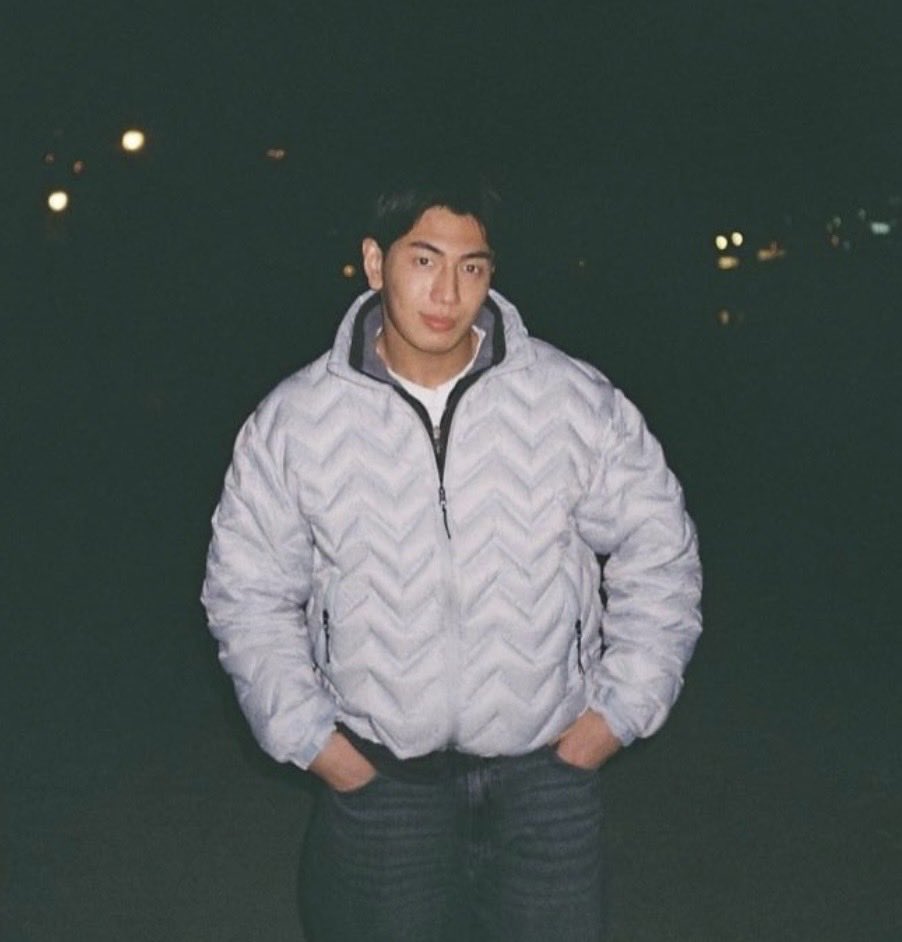 BenjiLamhehe's tweet image. boys boys boys do you both own that jacket or is bomi wearing huwei’s because the sociological implications are immense

#Huwei #Bomi #HuweiBomi #Humi #TheBoyfriendS2