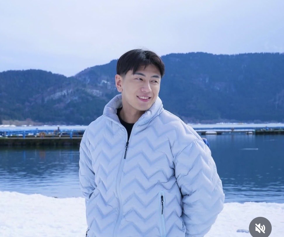 BenjiLamhehe's tweet image. boys boys boys do you both own that jacket or is bomi wearing huwei’s because the sociological implications are immense

#Huwei #Bomi #HuweiBomi #Humi #TheBoyfriendS2