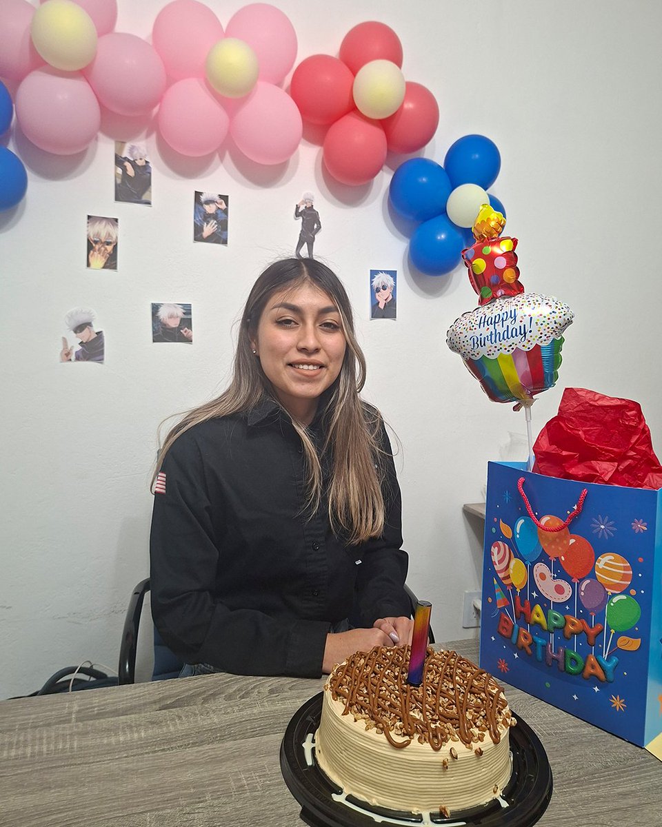 VDTlogistics's tweet photo. 🎉🎂 ¡Feliz cumpleaños, Karen!

Te deseamos un día lleno de alegría, buenos momentos y un año lleno de éxitos.

Gracias por tu compromiso y por ser parte del equipo VDT. ✨

#SomosVDT #TeamVDT https://t.co/P5tycI8yYQ