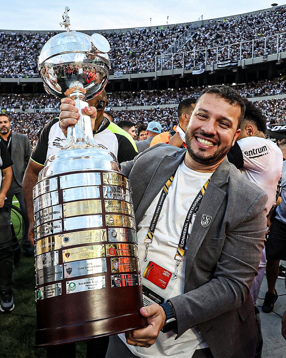 informafogo's tweet photo. Se jogamos a Pré-Libertadores, é porque os goleiros do Botafogo entregaram alguns jogos em 2025;

Se não avançamos na Copa do Brasil, é porque o goleiro falha;

Se não vencemos clássico recentemente foi porque o goleiro falha;

Se Botafogo não vence o primeiro jogo do Barcelona, é porque o goleiro falha;

Se o Botafogo não avança hoje, é porque o goleiro falha.

Aviso foi dado. Todos falaram. A incompetência de TODOS da diretoria. Os responsáveis. Vergonha.