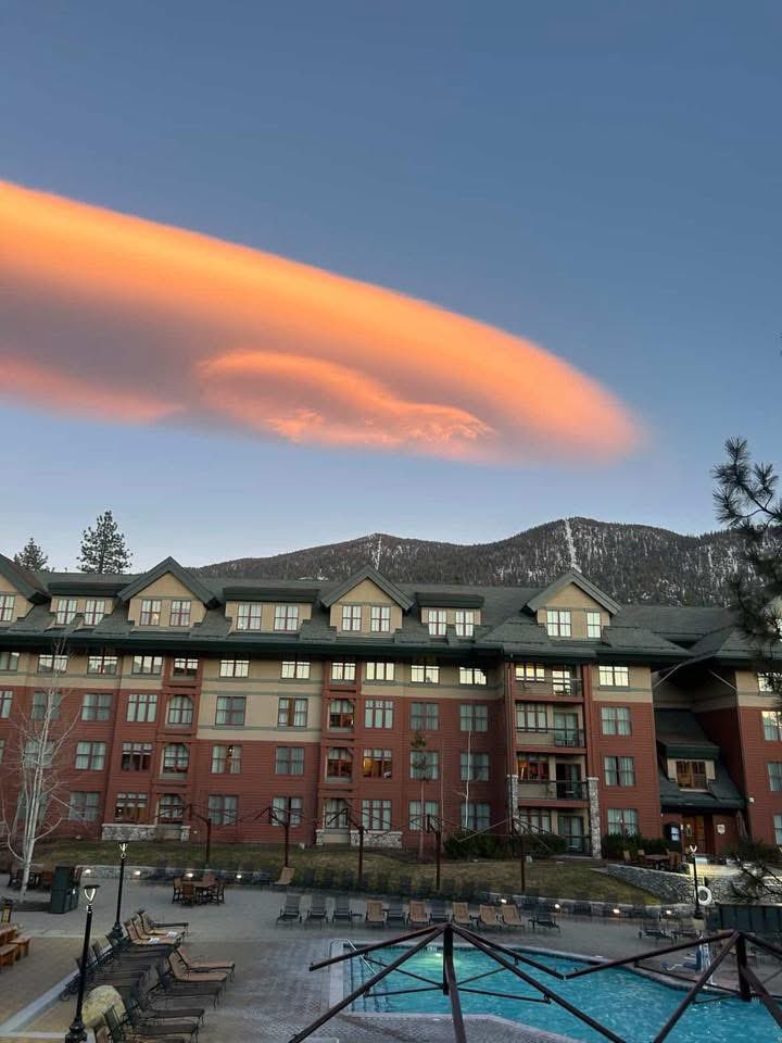 ShannonMFHill's tweet image. Here are some other photos people were posting here locally.