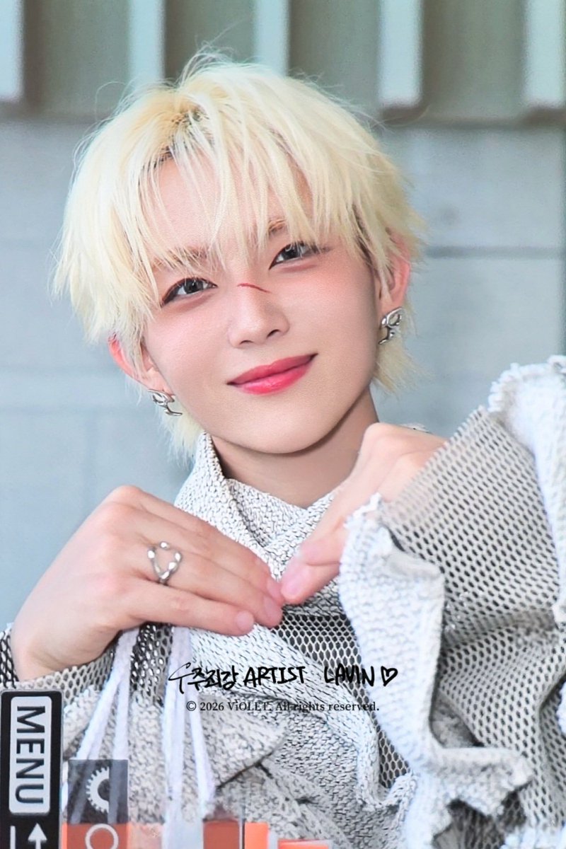 LAVIN507's tweet photo. 260311 쇼챔 미니팬미팅
래비니 하트 💜
#LAVIN #래빈 
#사랑하고싶지않아 https://t.co/MaT0Ihq4q5