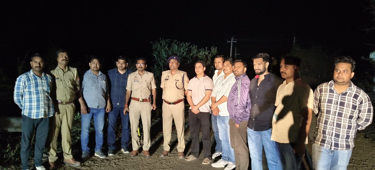 फतेहाबाद क्षेत्र की लूट काखुलासा
लूट के तीन आरोपी गिरफ्तार आरोपी वेद प्रकाश मुठभेड़ मेंघायल 
लूट से जुड़े 4,00,500 रुपये बरामद
कब्जे से तमंचे औरकारतूस बरामद
सोने-चांदी केआभूषण भीबरामद
डौकी थाना केमुकदमे से जुड़े जेवर
पुलिस, SOG,सर्विलांस की कार्रवाई
#Agra <a href="/agrapolice/">POLICE COMMISSIONERATE AGRA</a>