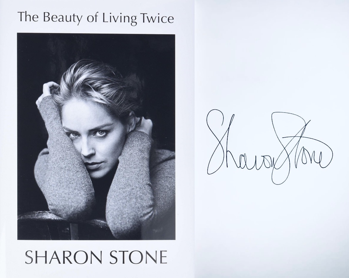 staytoonedfolks's tweet photo. Happy birthday to Sharon Stone! 🎂❤️
#TheBeautyOfLivingTwice from #BarnesAndNoble signed by Stone is from our collection.
#SharonStone #DeadlyBlessing #TotalRecall #BasicInstinct #Casino #TheSpecialist #Sphere #Antz #Catwoman #Bobby #SVU #Mosaic #Ratched #WomensHistoryMonth https://t.co/QsKiBIUUgp