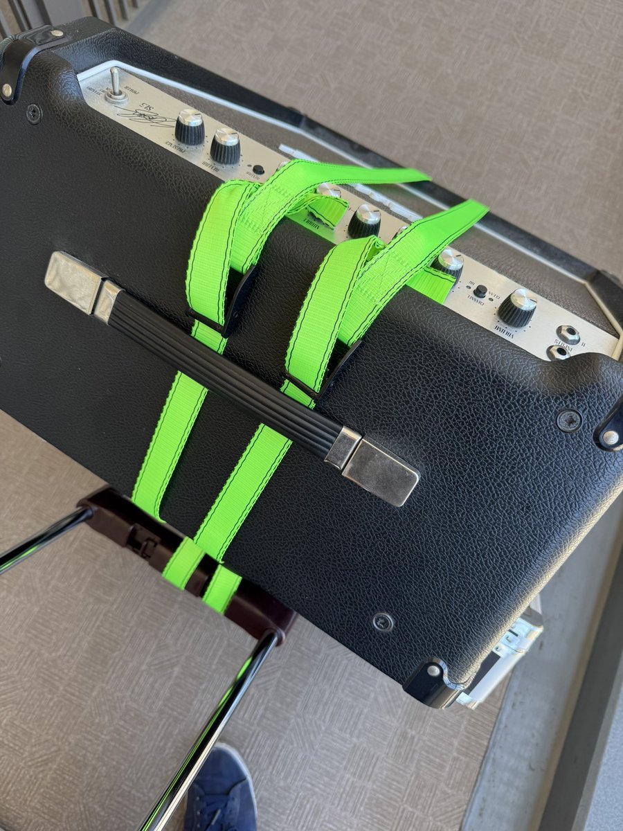 ae_etst's tweet photo. この荷物で電車はキチガイすぎる https://t.co/YI3YleIIZA