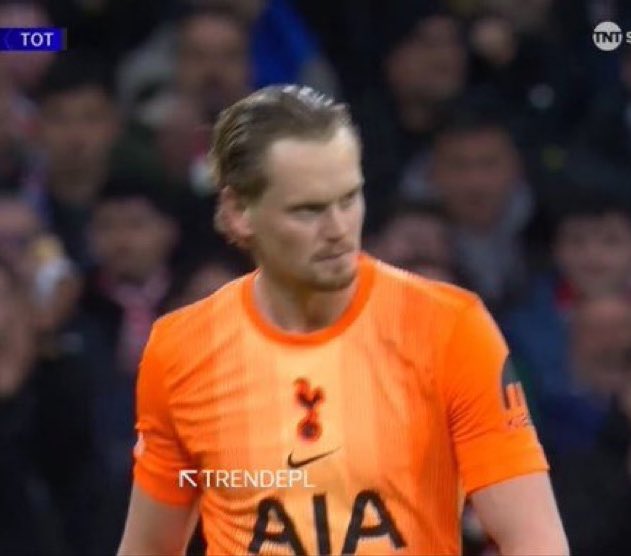 Feel bad for Kinsky😔 😥
I hope he comes back stronger after those two mistakes and subbed after 15 mins.  Stay strong #Kinsky 💪

#ATMTOT #ChampionsLeague #UEFA