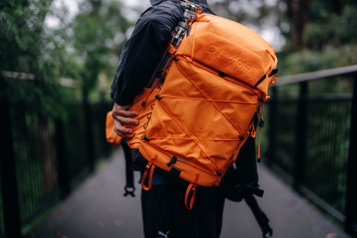 LeofotoZS's tweet image. Leofoto Backup Camera Backpack – Now in a new color: Vibrant Orange 🍂

Why you'll love it:
✅ 35L – the ideal size for your gear
✅ Water-resistant &amp;amp; anti-scratch fabric
✅ Multiple access points for quick gear changes

📸 IG@hr_images
✨ Gear: BPA-35L Orange

#CameraBackpack