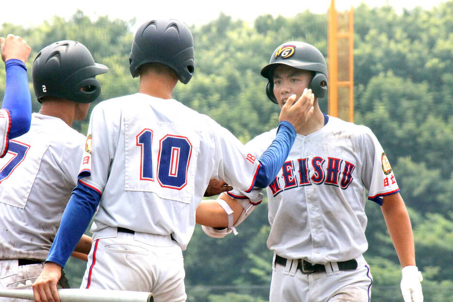 gnomotoke's tweet photo. 根尾昂に憧れ来日　明秀学園日立野球部の台湾人留学生が東大合格　同校史上初の快挙　坂本勇人恩師の指導で才能開花（スポーツ報知）-Yahoo!ニュース https://t.co/HX45GYrqBZ

同校野球部の昨年度卒業生で台湾からの留学生だった李ブン勲（り・ぶんしゅん）さんが東大理2に合格したことを発表した。 https://t.co/9QAD07Qm6N