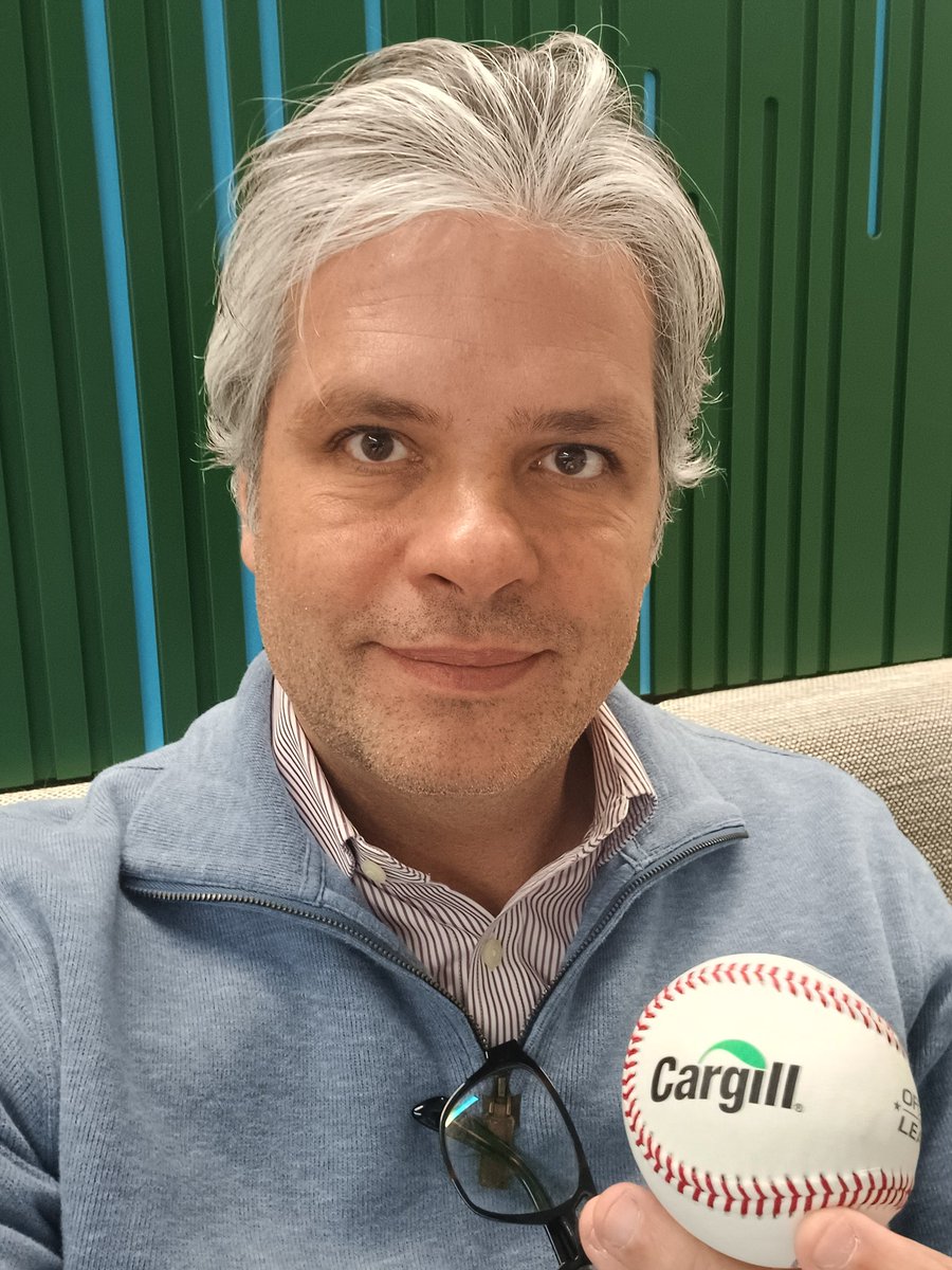 Thiago_Baseball's tweet photo. Curiosidade que me arrepia como fã de beisebol ⚾️
A Cargill — empresa onde trabalho — produz o couro usado em todas as bolas da Major League Baseball.
Pensar que cada arremesso e cada home run da MLB passam, de certa forma, pelo nosso trabalho é simplesmente incrível. 🌎⚾️
#MLB https://t.co/7hz35pfshI