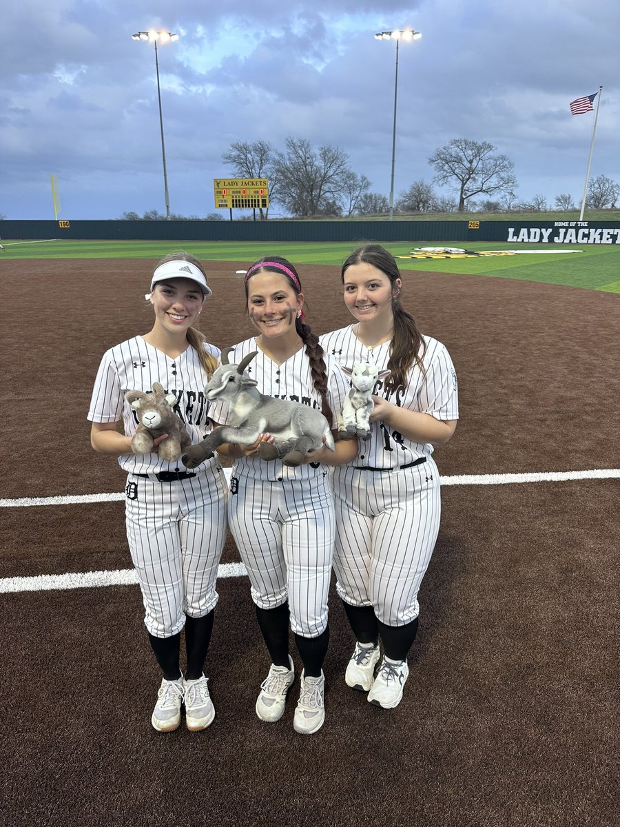 Denison Lady Jacket Softball tweet media