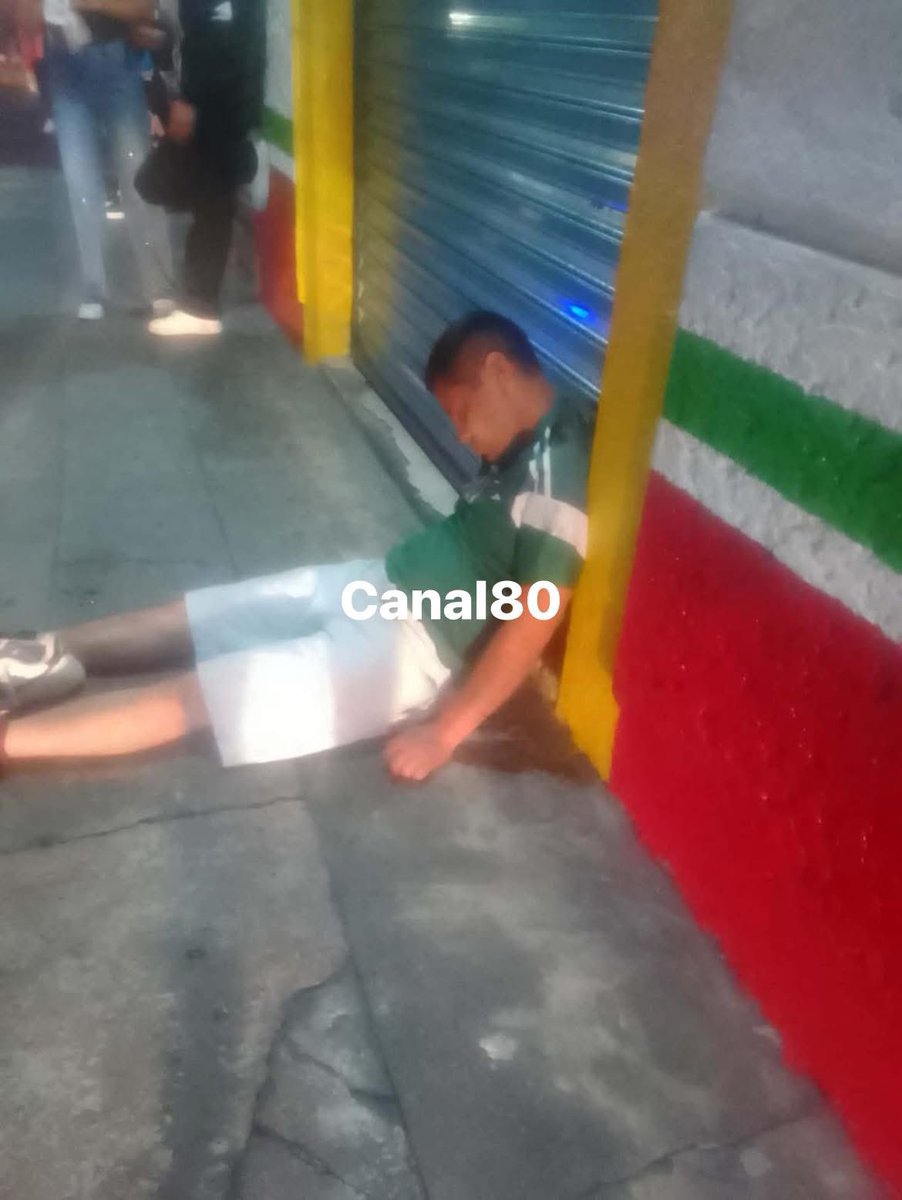 #ReporteCiudadano

Sobre Av Independencia a la altura de la 15 poniente, se encuentra un joven tirado en la calle; bajó de la micro de Metepec. Por si alguien lo reconoce.”

#Atlixco #Compartir #Canal80
