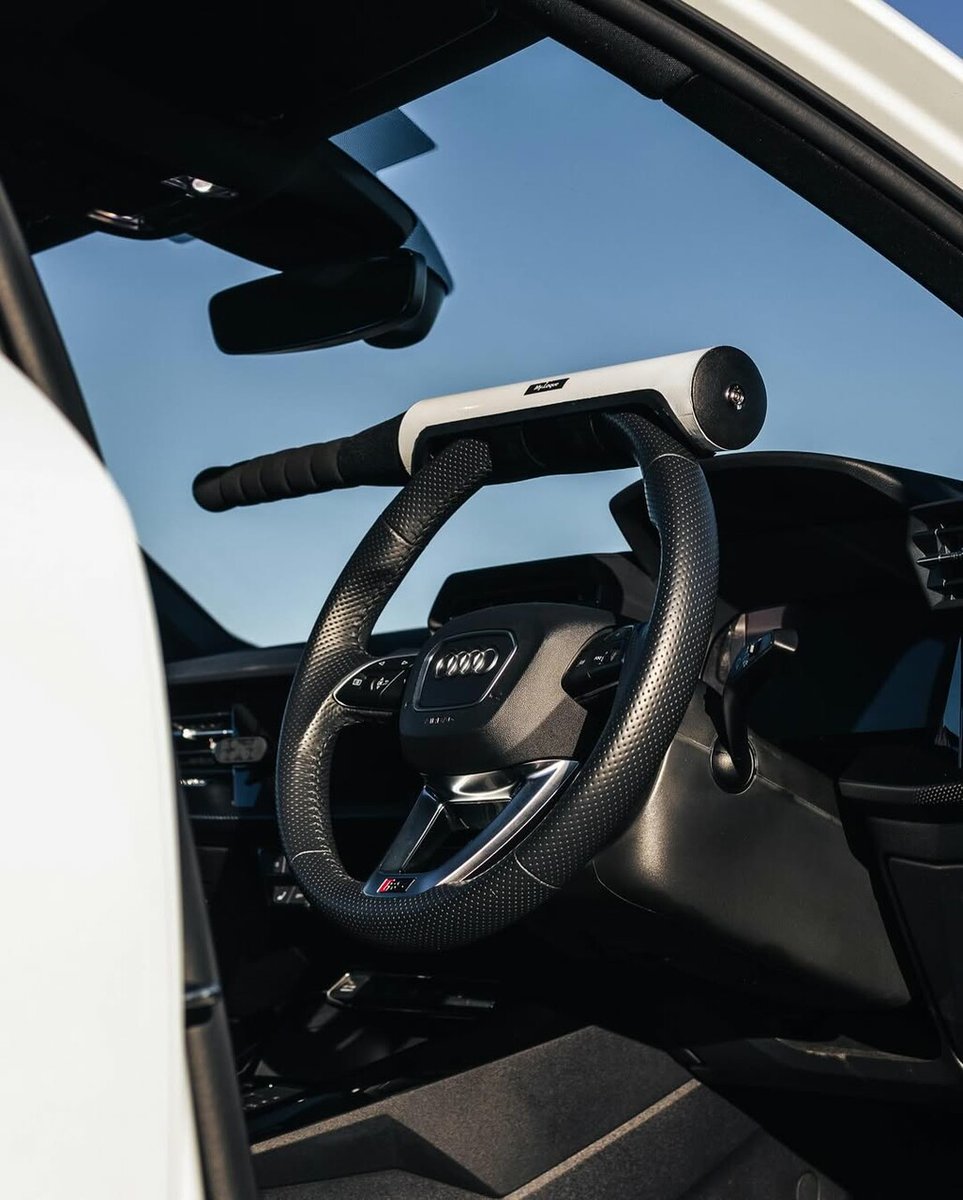 My_Loque's tweet image. Sheesh, that’s all I can say!

A perfect match: @mattausrs’ RS3 with a custom MyLoque steering lock.

Save the look. Build yours at MyLoque.com

#MyLoque #RS3 #AudiBuild #CarSecurity #CustomAutomotive