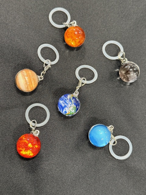 ガラスの中に小さな宇宙✨ 『惑星球体めじるしチャーム』カプセルトイ