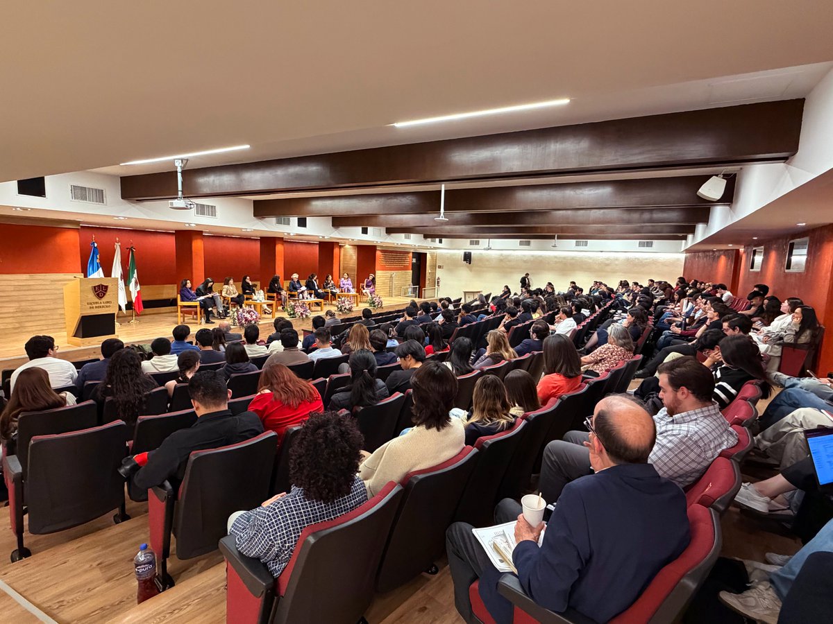 IIJNoficial's tweet image. 🏛️💜 Presentación del Boletín Jurídico Práctico de Género e Inclusión en la #ELD. ⚖️✨

Participan las Notarias Rosa María Ávila (85), Liliana Gutiérrez (44) y destacadas maestras de la ELD, con la moderación de Gabriela de la Mora Galván.

Un diálogo plural por la dignidad y el