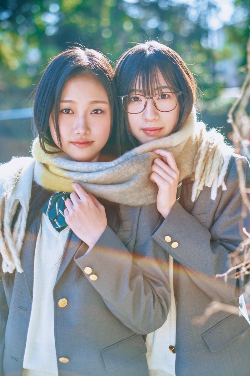 shonen_sunday's tweet photo. 『盛れ！ミ・アモーレ』がTikTokで人気を博し、話題沸騰中のJuice=Juice。
その中から #遠藤彩加里 さん＆ #林仁愛 さんがサンデーに初登場!

制服姿をはじめ、弓道場での部活動など、
様々なシチュエーションを通して2人の青春に思いを��せる等身大グラフ。
デ��タル版では8ページから20ページに増量!

なお今週号の表紙はコンテンツプリントとして、ローソン、ファミリーマートほかコンビニのマルチコピー機にて購入・印刷可能です!
https://t.co/mInZFFq93A
L版写真紙：200円
2L版写真紙：400円
A4光沢紙：600円(各税込)
#JuiceJuice

https://t.co/XOtiNeo3Jm