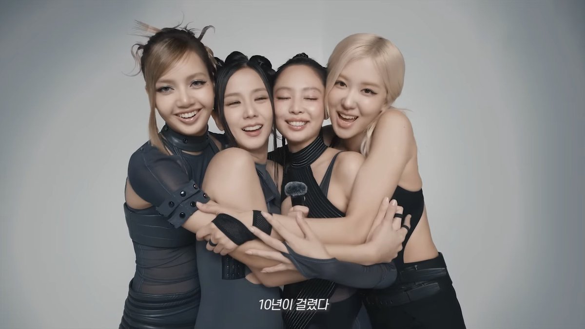 .<a href="/BLACKPINK/">BLACKPINKOFFICIAL</a> siempre seguirá haciendo historia 🙂‍↔️🖤🩷 

#LISA - Primera solista de K-pop en ganar un VMA 
#ROSÉ - Primera artista de K-pop en ganar un BRIT Award
#JENNIE - Primera solista de K-pop en ganar un premio Billboard Women in Music 
#JISOO - Primera asiática  en