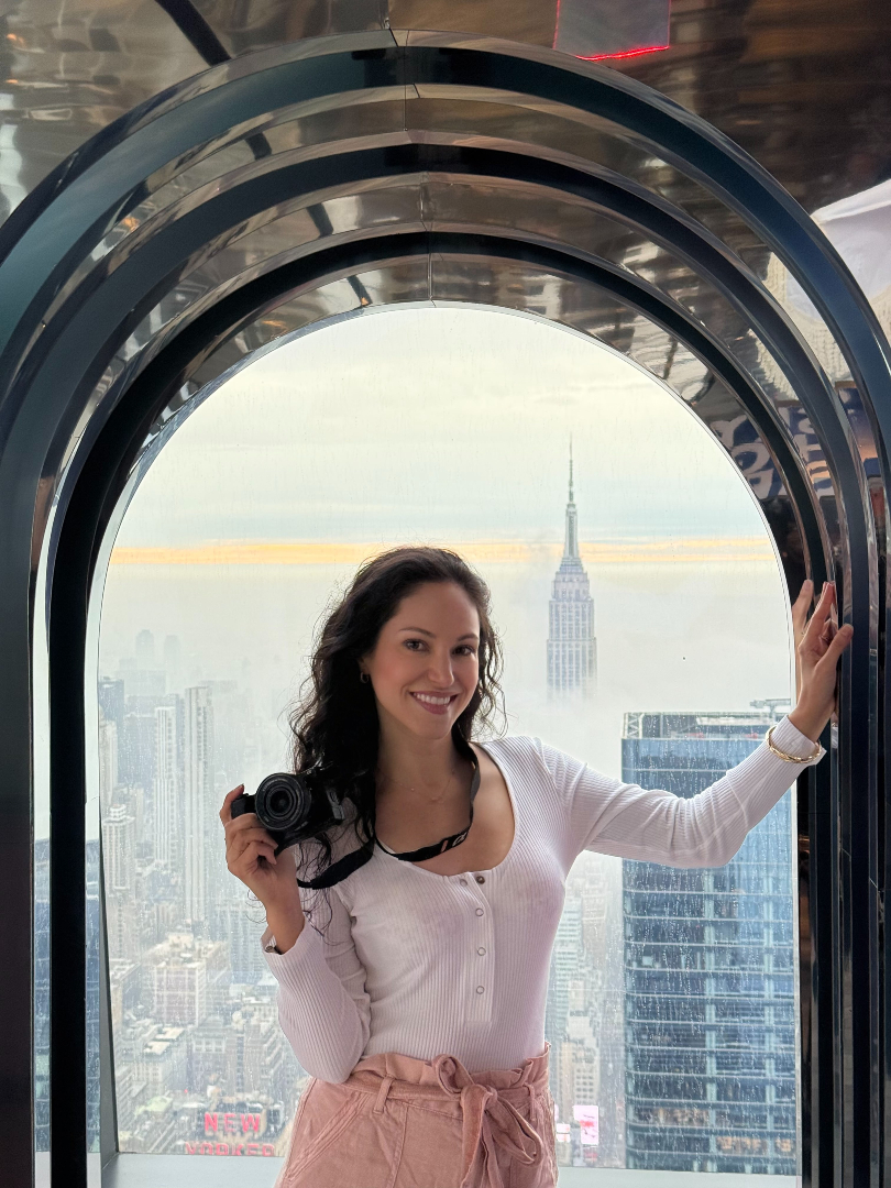 CherylMartinez's tweet photo. Sunrise, skyline views, & a room full of powerful women creators. ✨
Celebrating International Women’s Day @EdgeNYC with the @bhcreators community, testing out new gear & capturing magic above the city.
#WomensDay #NYCInfluencer #EdgeNYC #HudsonYards 📸 @ToolsForTalent @khemric https://t.co/cgFjxoIQl1