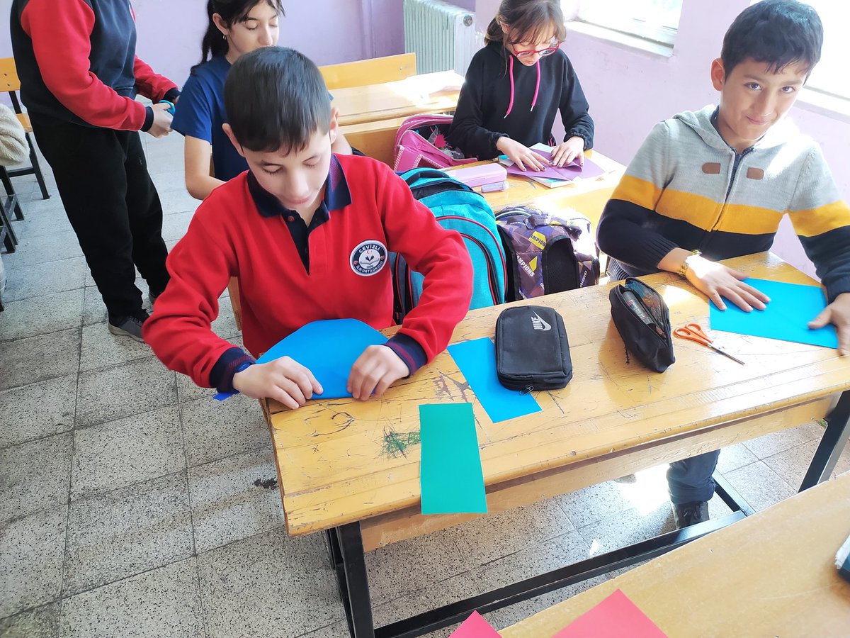 CevizliO's tweet photo. Ramazan ayı geleneklerimizi gelecek nesillere aktarmak adına 30 yıl sonrasına açılmak üzere mektuplarımız hazırlanıp muhafazaya alınmıştır.
@tcmeb @kemalcebervali @Gaziantep_MEM @sahinbeymem https://t.co/FSwifmlFL7